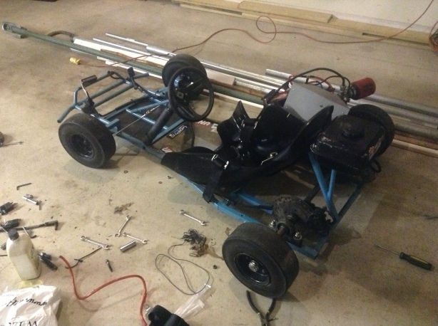 Kart without side skirts